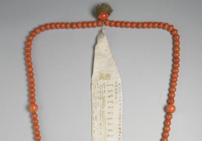 图片[2]-Coral prayer beads with sheepskin note, presented to the Qing court from the Gurkha Kingdom in 1792, Qing dynasty, 18th c., probably a Tibetan work-China Archive